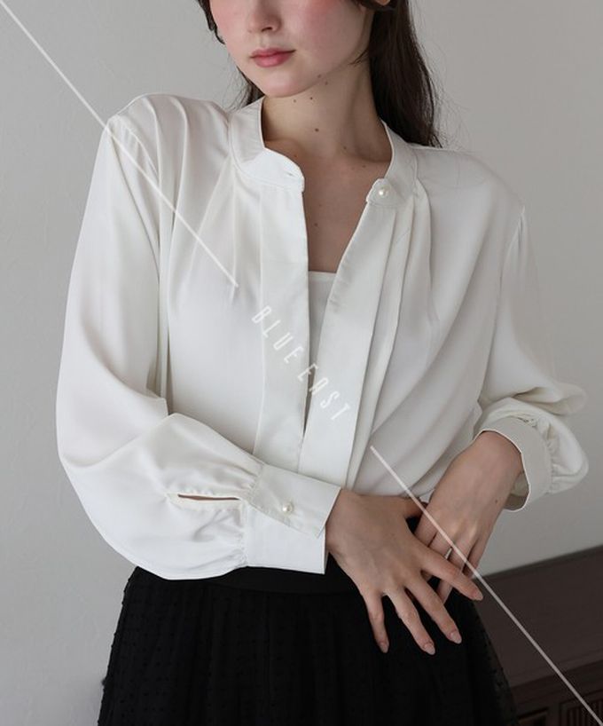 日本 BLUE EAST - 2way領知性整潔感打褶長袖上衣-珍珠袖扣-卡其杏