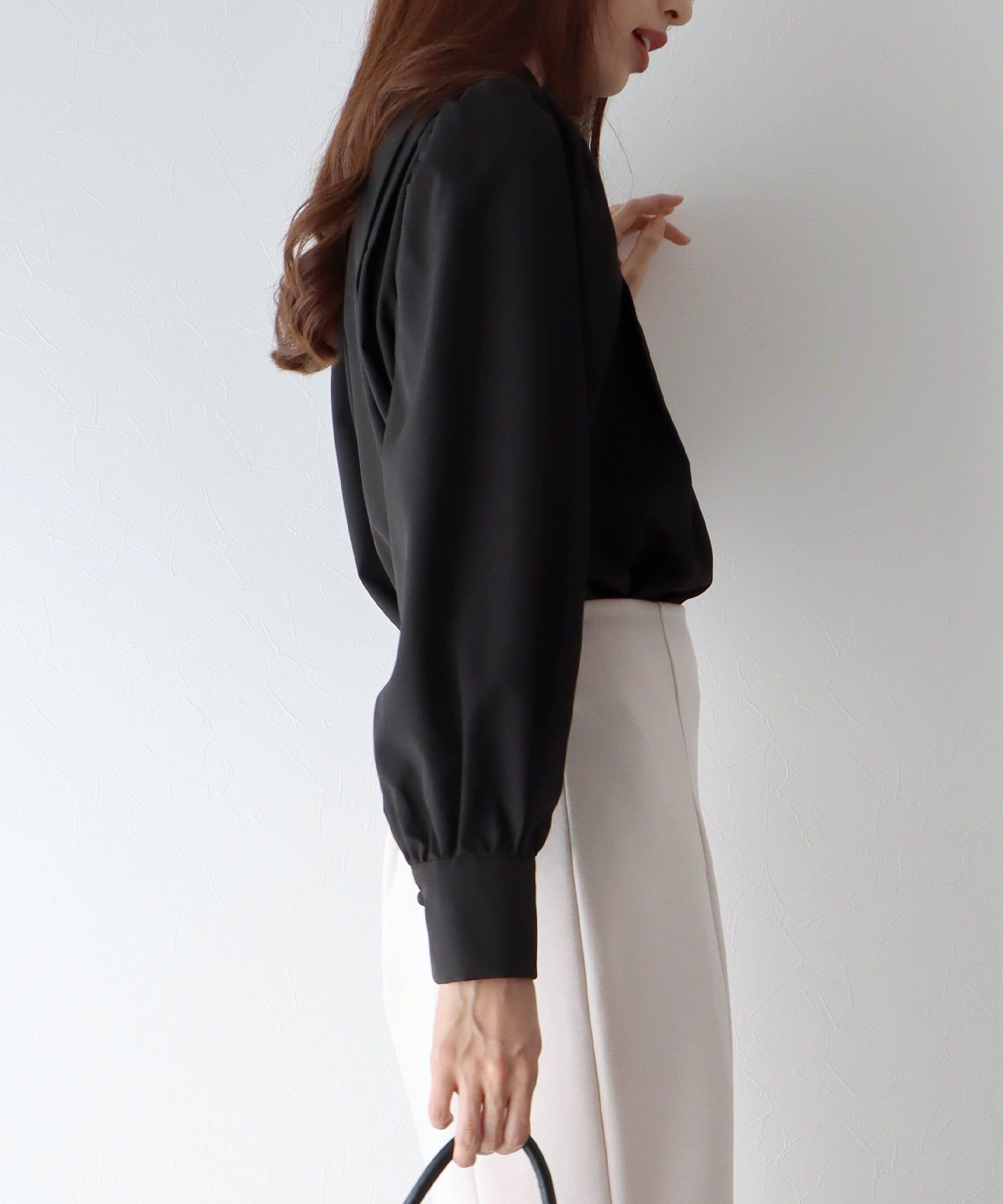 日本 BLUE EAST - 文藝氣質打摺長袖襯衫-米杏