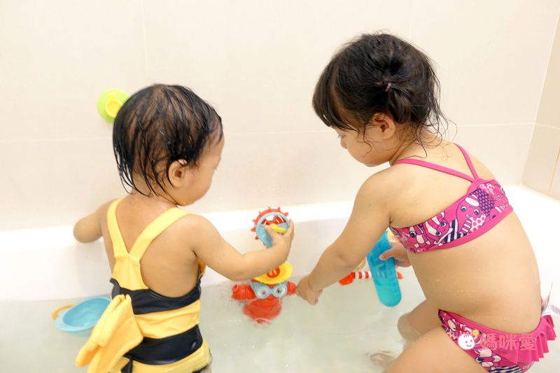 讓寶寶愛上洗澡【Yookidoo 洗澡玩具】開心洗澎澎，晚上更好睡