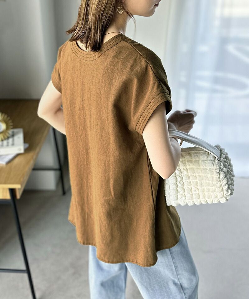 日本 Classical Elf - 2WAY棉麻透氣小V領落肩短T-軍綠