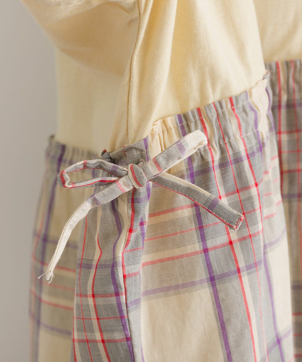 日本女裝代購 - 清新側綁帶拼接短袖上衣-卡其格紋