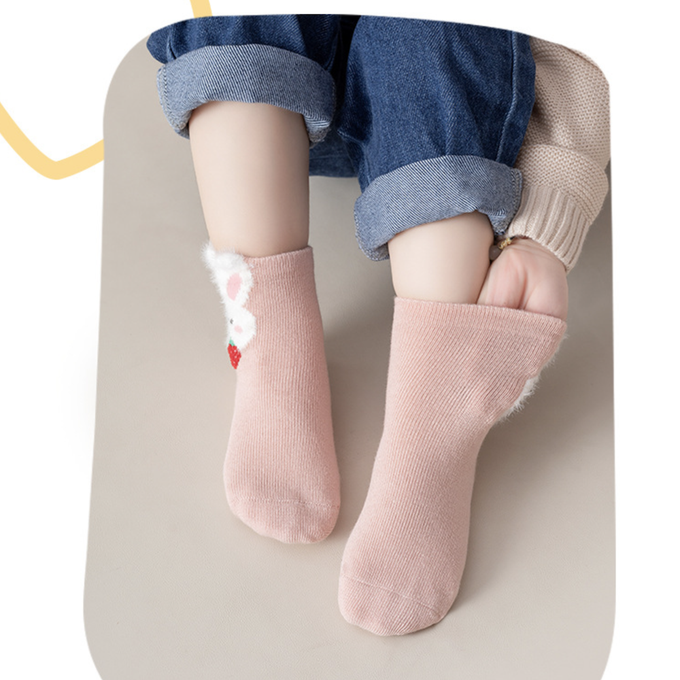 love, charlotte - 秋冬季甜甜草莓小兔子中筒棉襪-5 雙一組