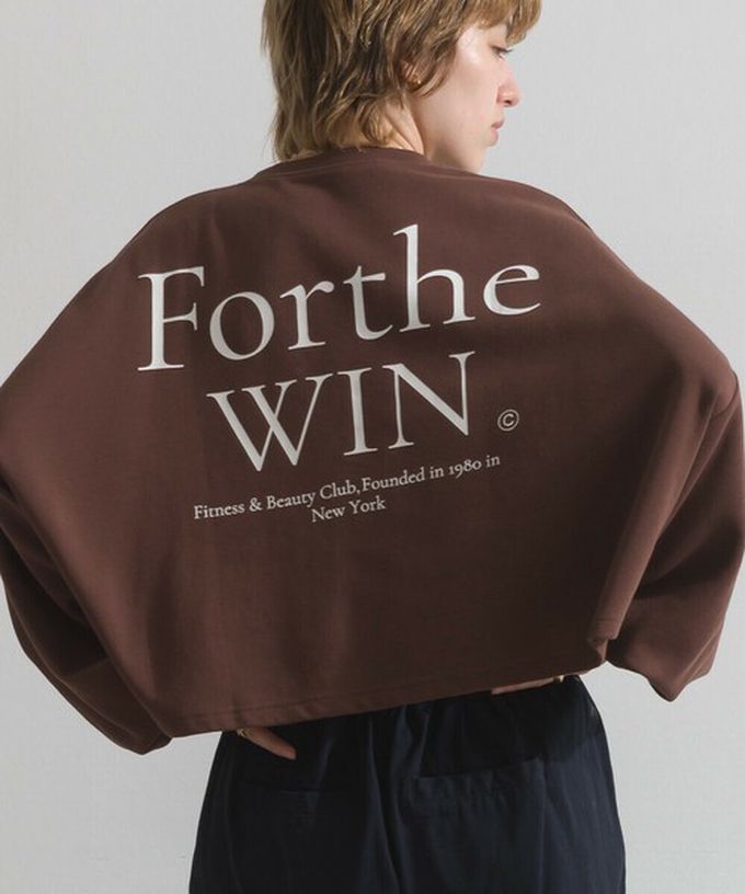 日本 Lupilien - 背後英文印花寬鬆休閒短版上衣-濃綠