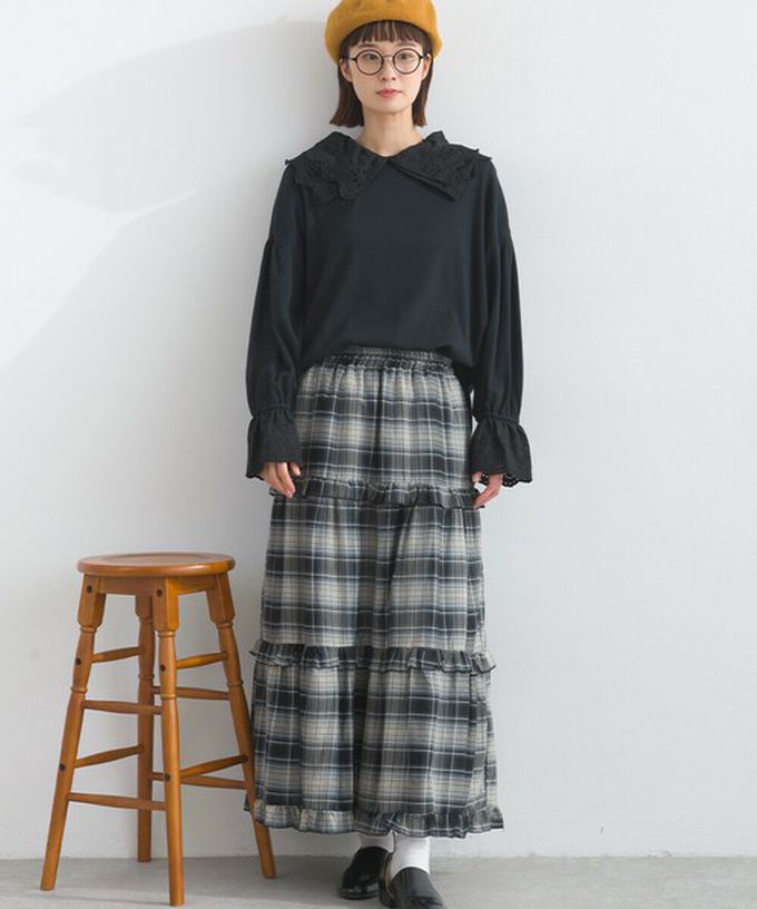 日本 Lupilien - 精緻蕾絲領落肩喇叭袖上衣-海軍藍條紋