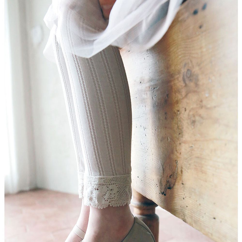 韓國 PuellaFLO - 雕花鏤空針織薄款內搭褲-米白