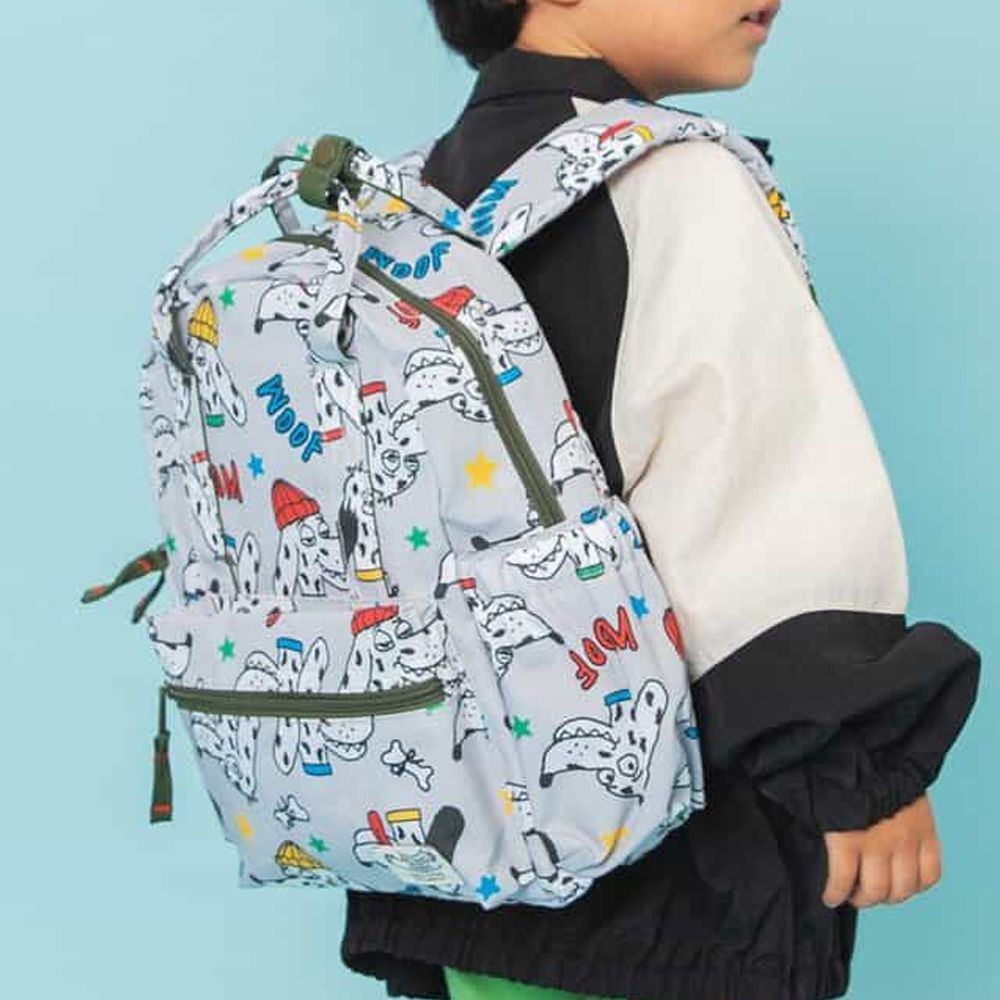 [可機洗]輕便大開口出遊背包-搞笑狗狗-淺灰