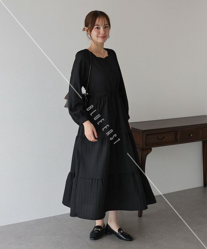 日本 BLUE EAST - 美型桃心領腰綁帶分層泡泡袖洋裝-卡其杏