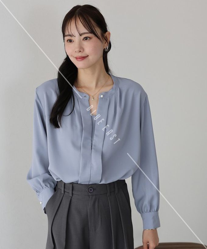 日本 BLUE EAST - 2way領知性整潔感打褶長袖上衣-珍珠袖扣-藍