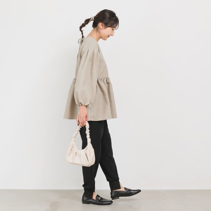 日本 ihuu - 甜美腰線壓紋後綁帶長袖上衣-黑