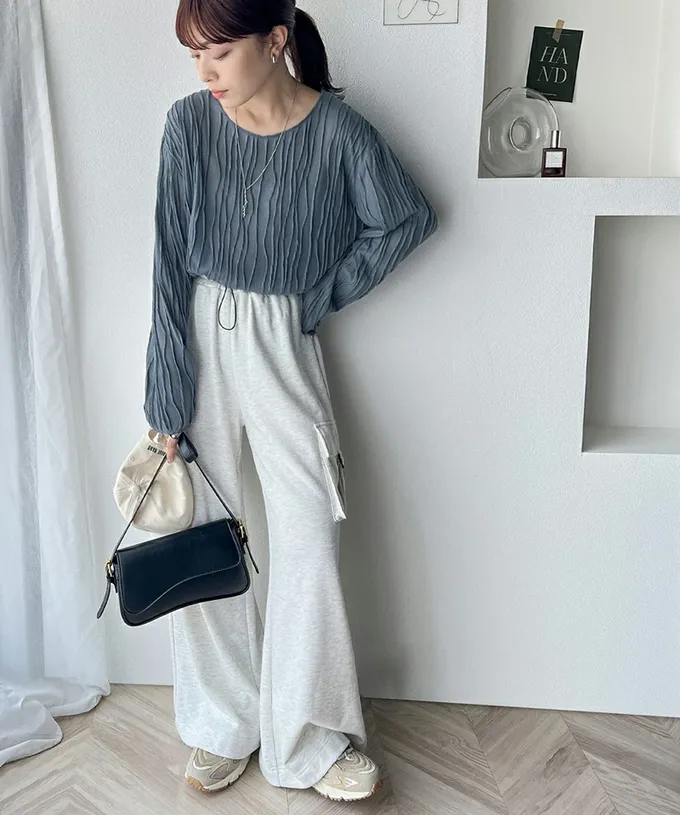 日本 Classical Elf - 圓領波紋透感長袖上衣-黑