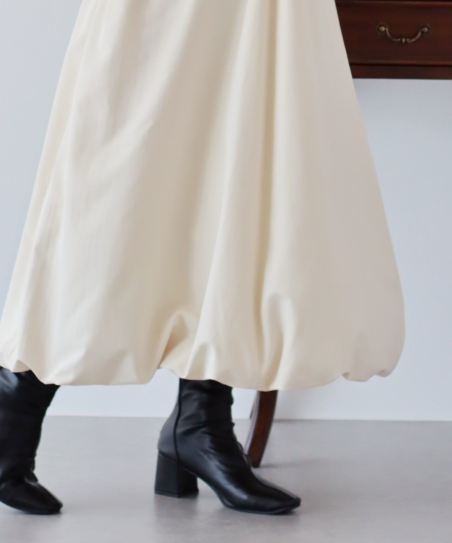 日本 BLUE EAST - 簡約時尚定番氣球裙-米杏