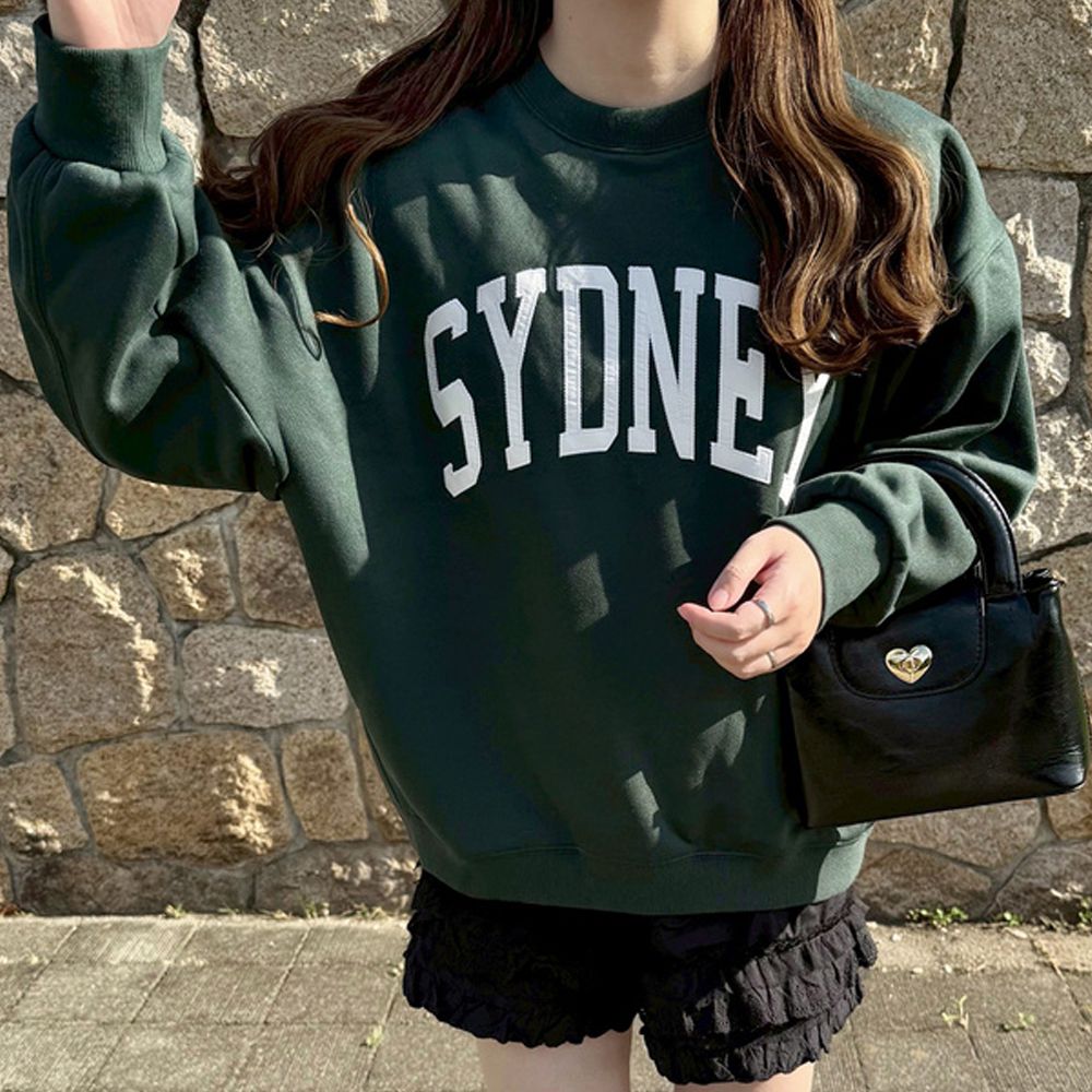 英文刺繡寬鬆休閒大學T-SYDNEY-濃綠 (F)