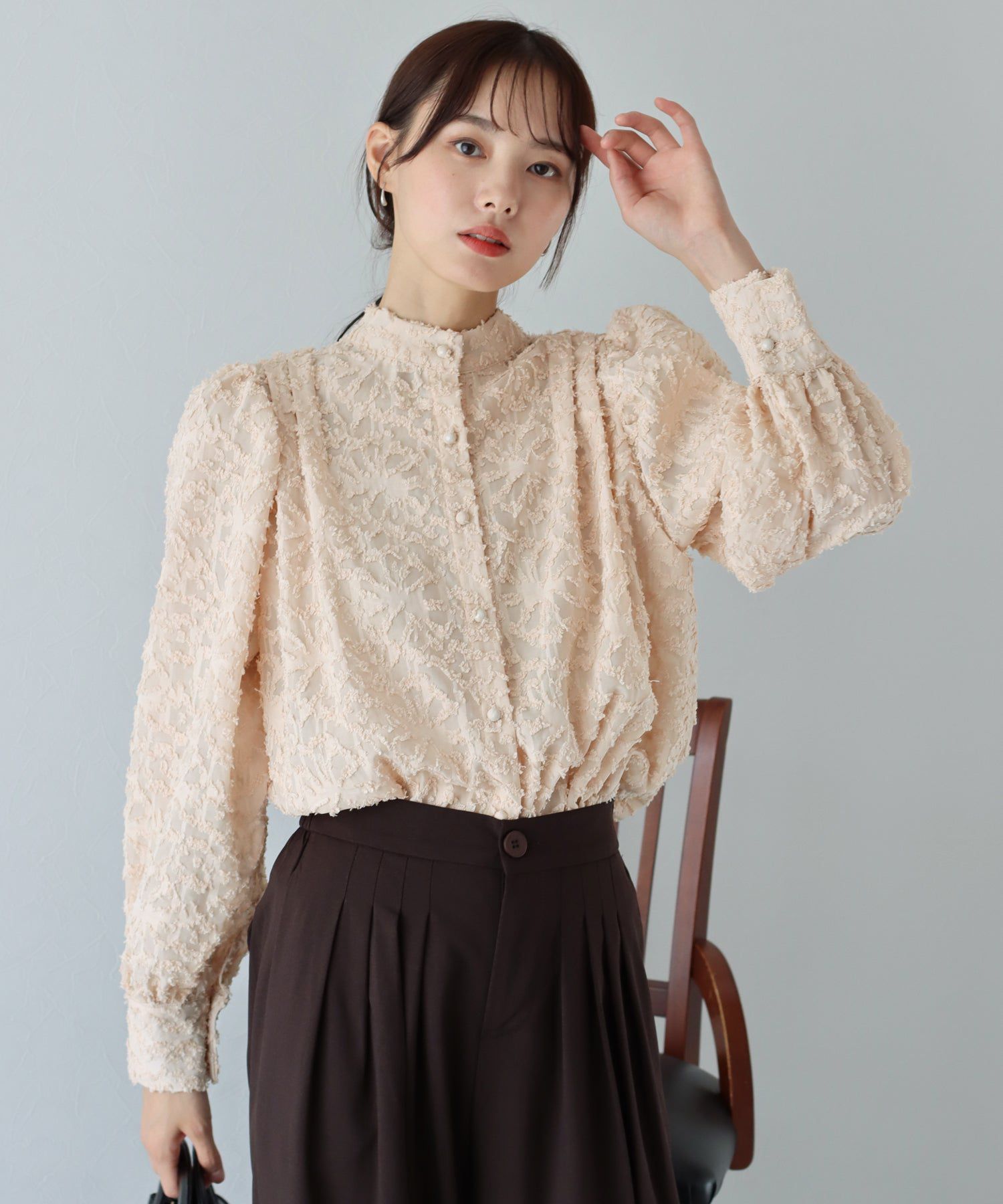 日本 BLUE EAST - 歐風浪漫花朵氣球長袖襯衫-奶茶