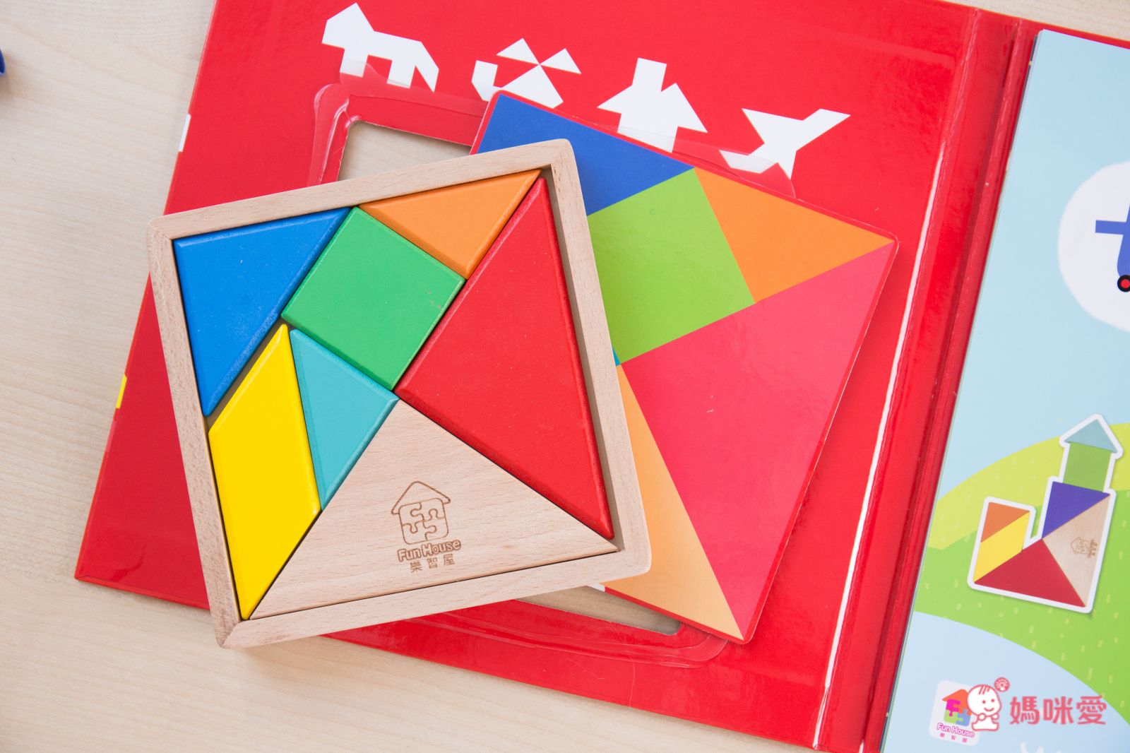 双美生活文創 - 5Q百變益智拼板：七巧板-內附1組木製七巧板+98款創意造型