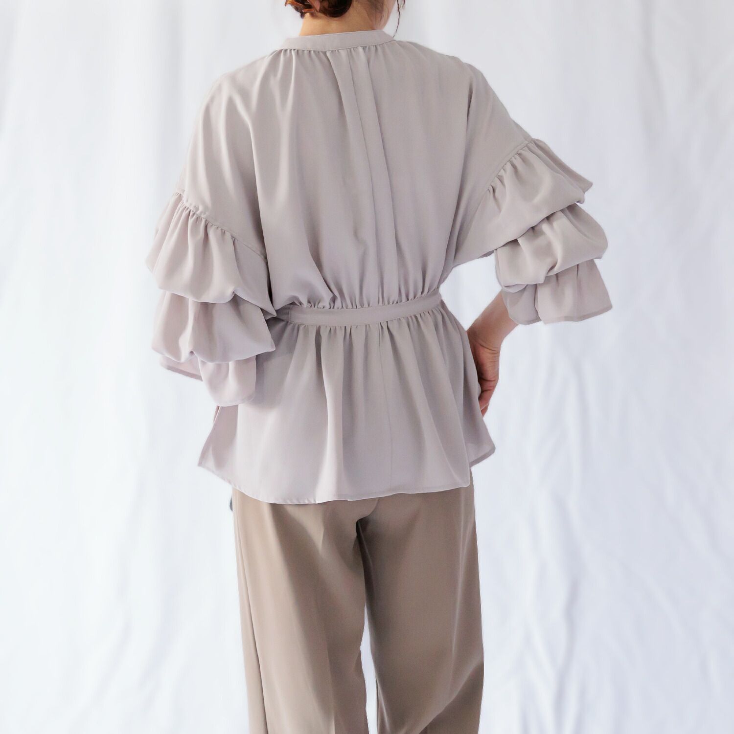 日本 ihuu - 甜美泡泡層次長袖襯衫-灰杏