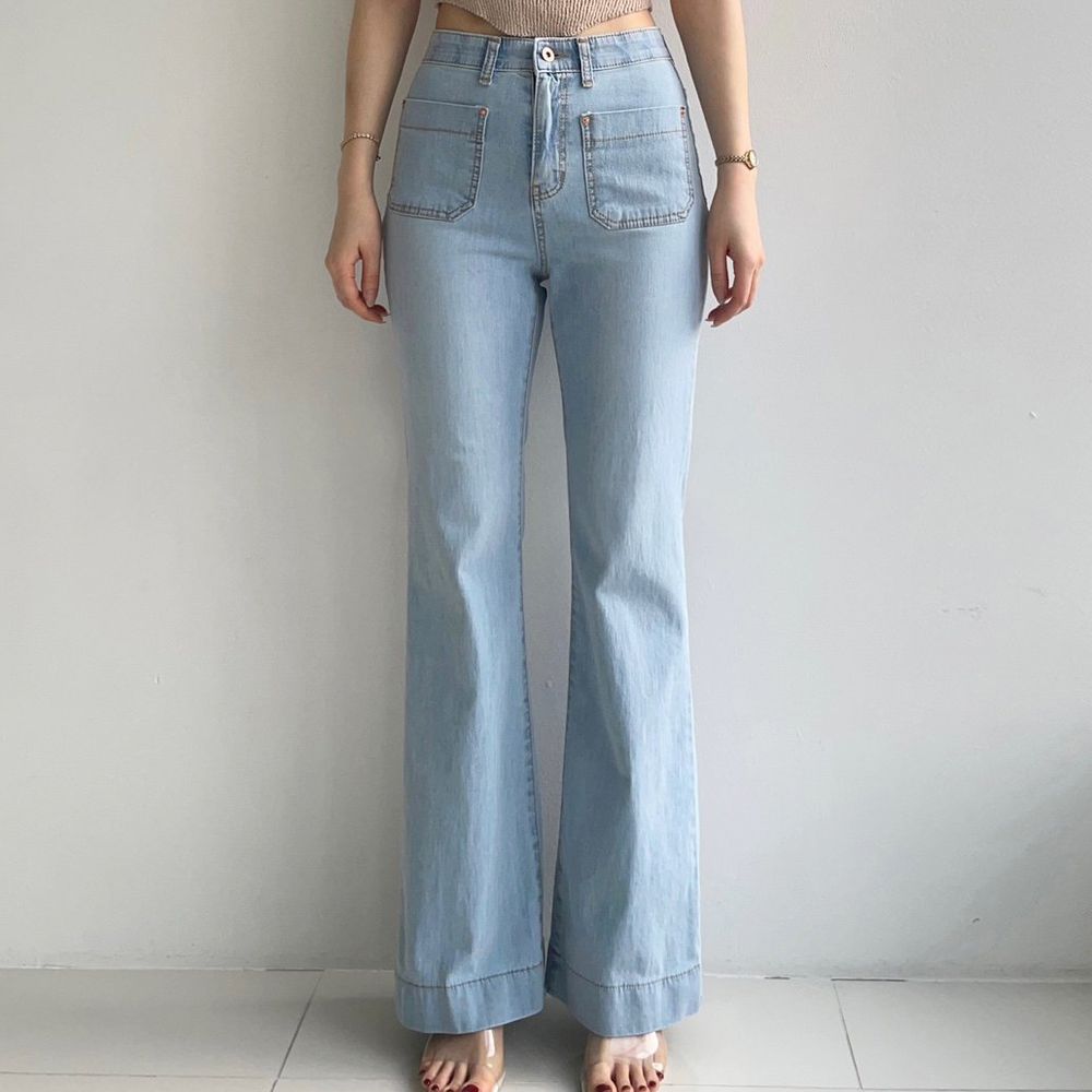 Howluk 彈性腰柔軟彈力丹寧喇叭褲-淺藍