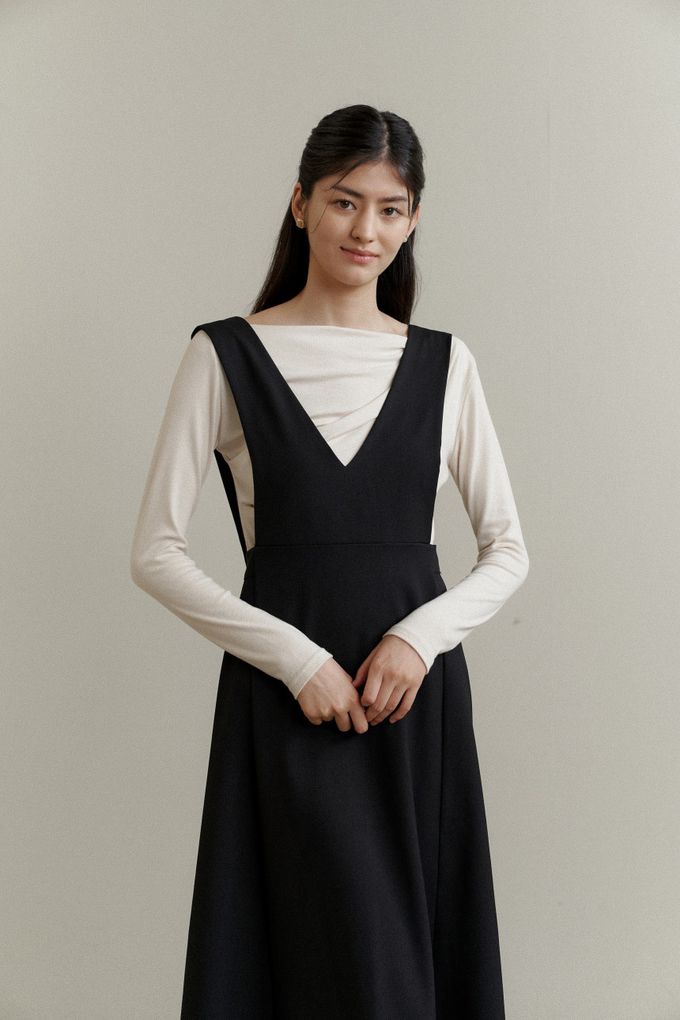 韓國女裝連線 - 迷人大V連身修飾洋裝-黑 (FREE)