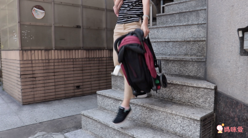 折疊推車最佳選擇！$5000元有找！收納面積最小【JOLLY 嬰兒手推車】單手秒收沒問題！