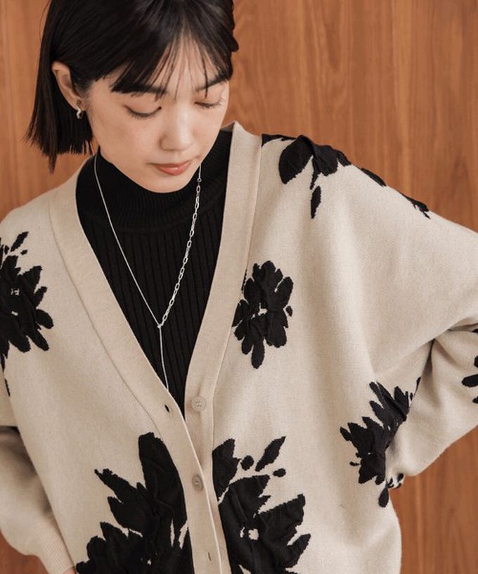 日本 Bab - 唯美花卉寬鬆感針織開襟外套-杏黑