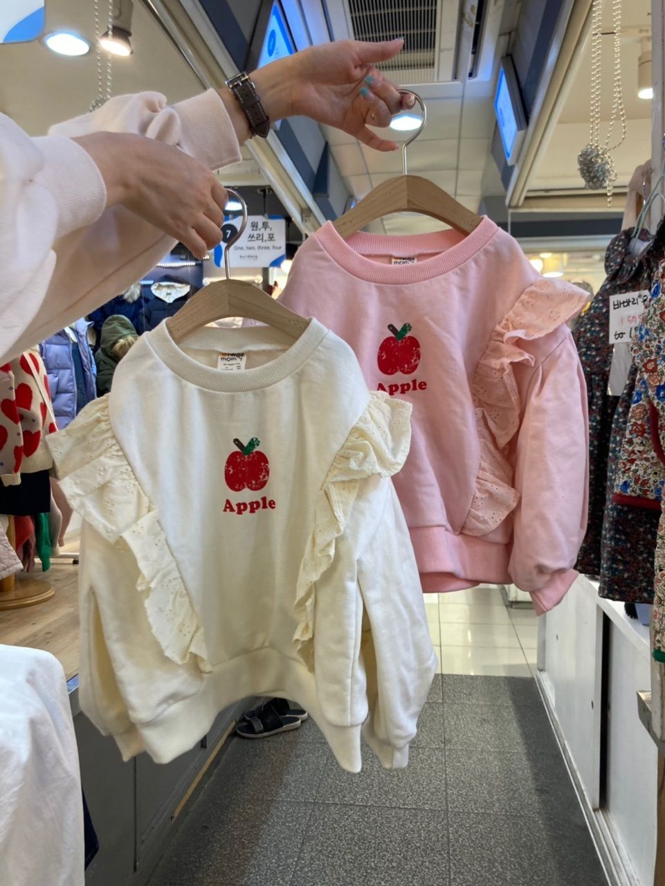 韓國 Orange Mom - 荷葉裝飾蘋果泡泡袖上衣-粉紅