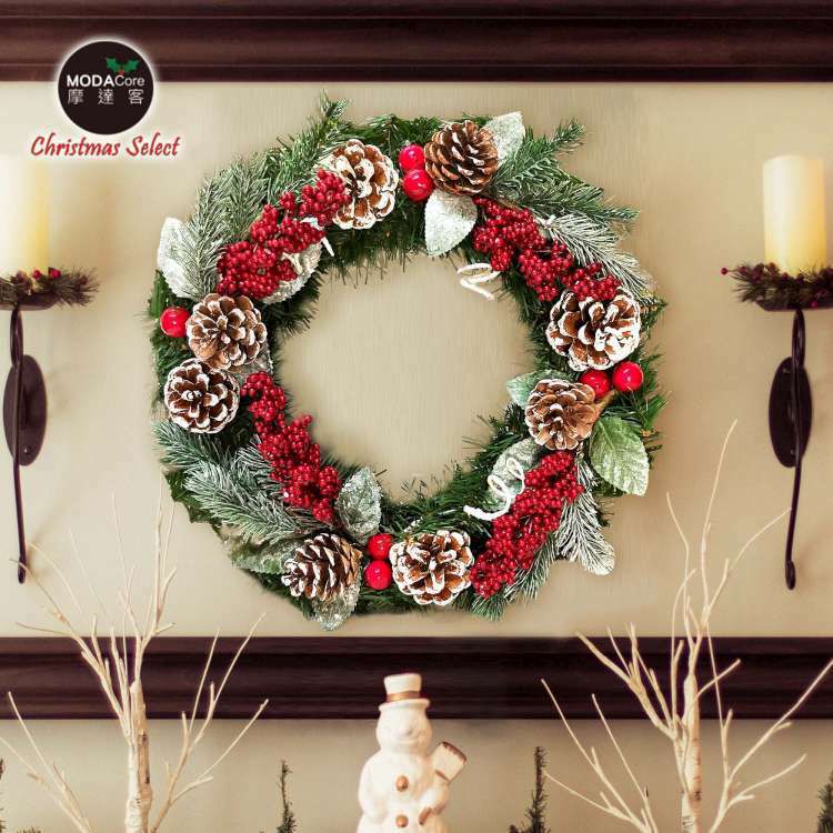 MODACore 摩達客 - 摩達客耶誕-台製歐式優雅14吋冬雪系小紅莓刷白松果質感聖誕花圈_福臨圈(免組裝/台灣設計手工藝製) 本島免運費