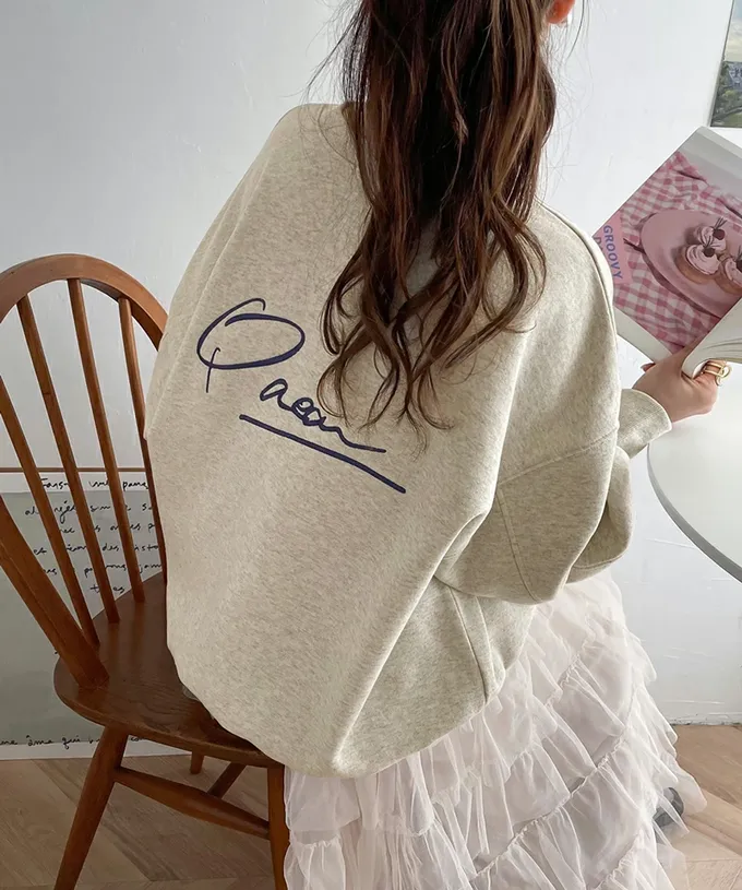 日本 Classical Elf - 背後刺繡logo 寬大落肩裏毛上衣-淺杏