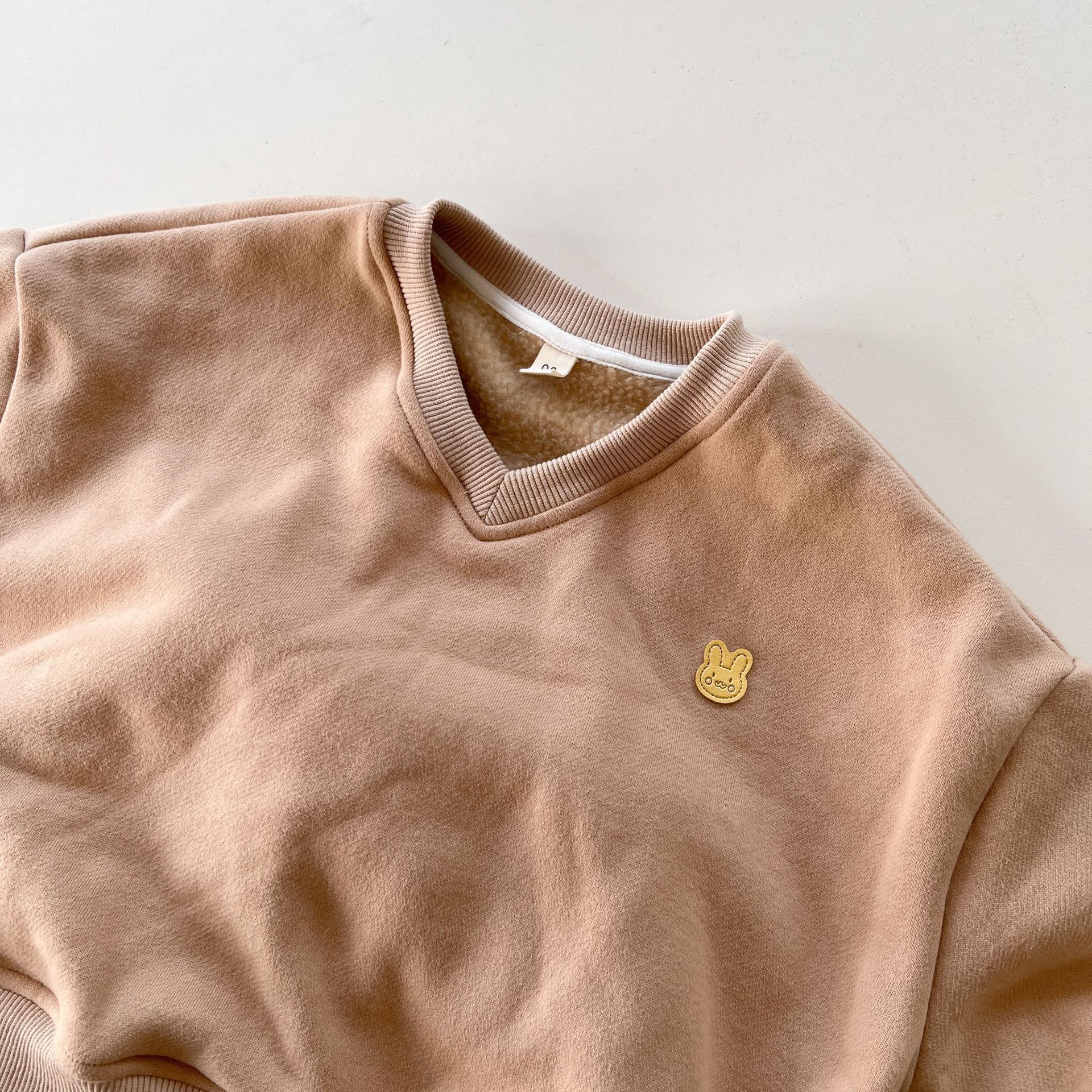 小兔徽章V領加絨長袖套裝-卡其色