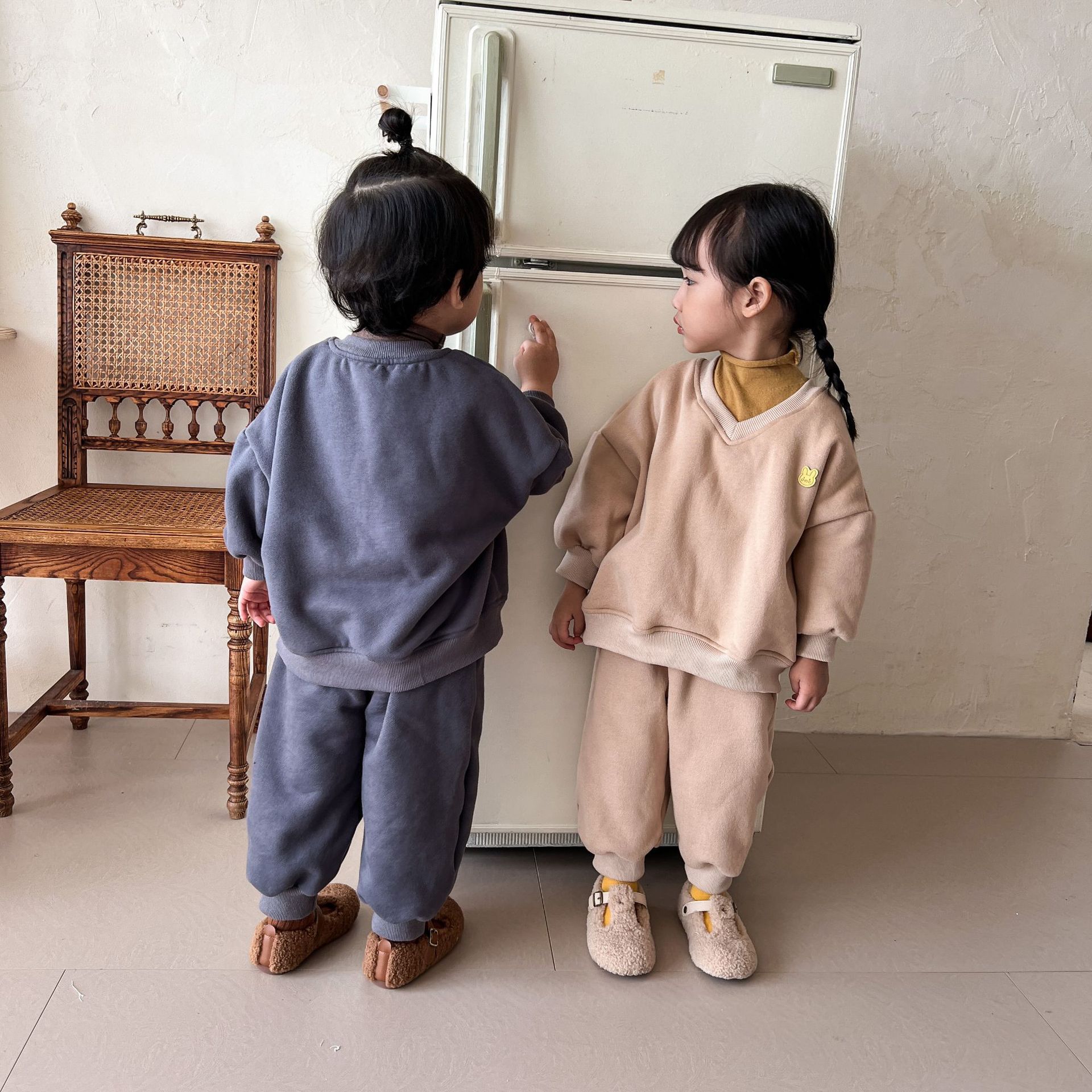 小兔徽章V領加絨長袖套裝-卡其色