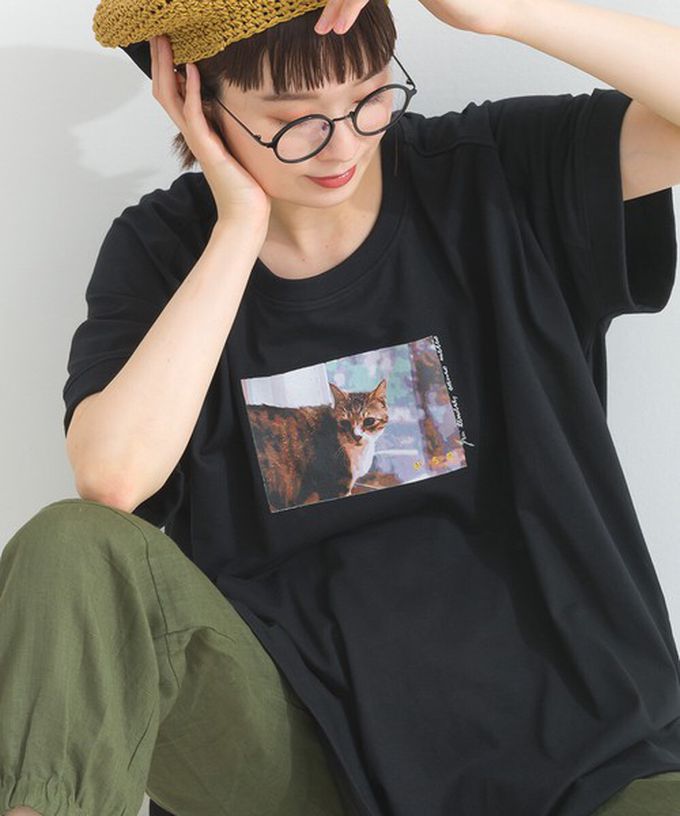 日本 Lupilien - 療癒休閒感落肩長版T恤-貓咪照片-黑
