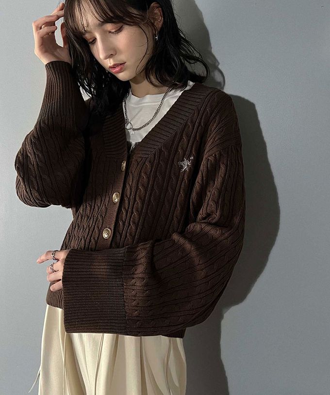 日本 Classical Elf - 顯瘦大V領麻花線條針織寬袖開襟衫-棕
