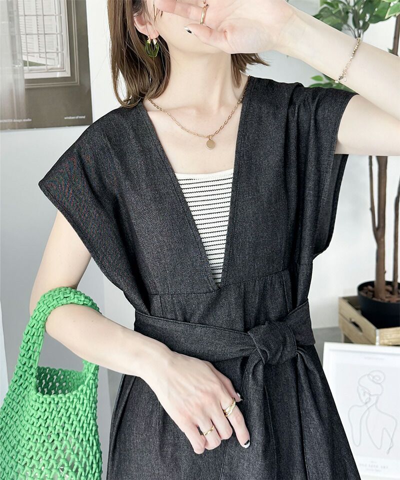日本 Classical Elf - 丹寧前綁帶V領設計背心裙-黑