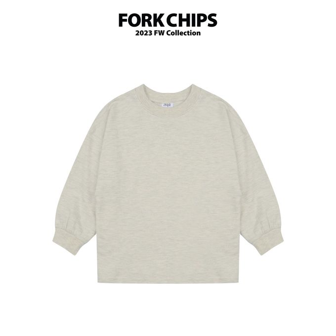 韓國 FORK CHIPS - 品牌刺繡點綴圓領長袖上衣-淺燕麥灰
