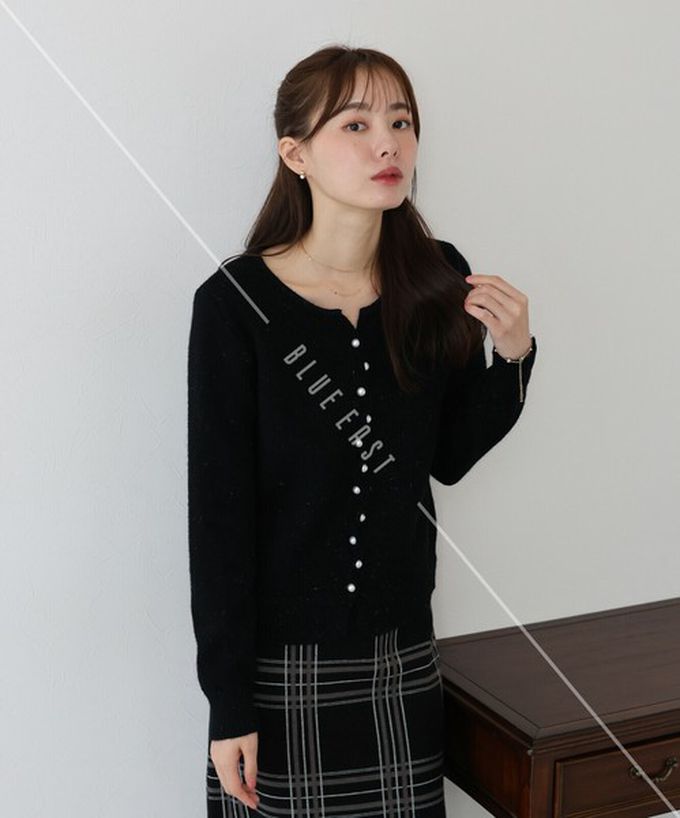日本 BLUE EAST - 氣質交替珍珠扣針織上衣/開襟衫-黑