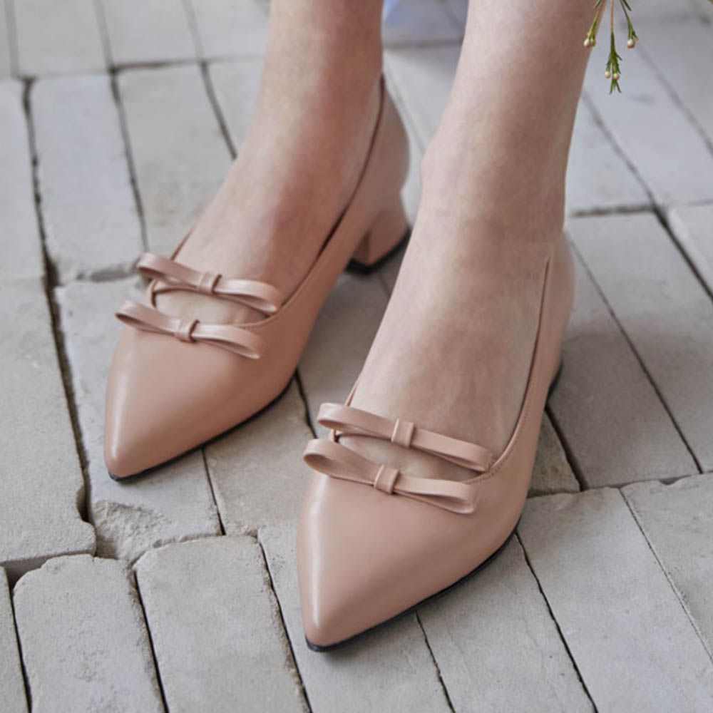 優雅雙蝴蝶結軟皮革尖頭跟鞋(3cm)-裸粉
