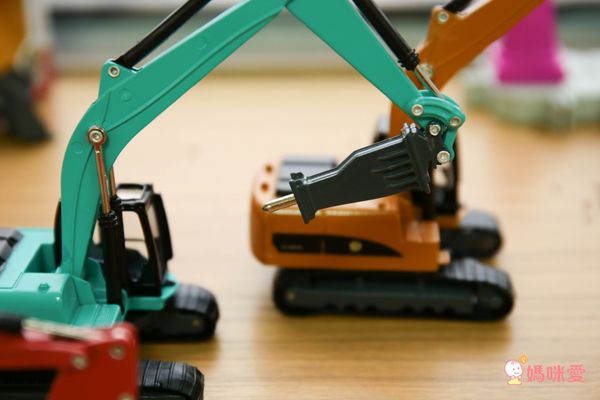 樂彩森林 - 工程車-破碎機(綠)-關節可動