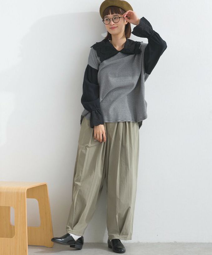 日本 Lupilien - 精緻蕾絲領落肩喇叭袖上衣-黑灰條紋