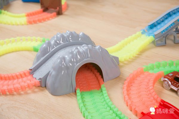 BQOCH - 【兒童益智玩具】電動夜光軌道車 交叉道路過山洞款 (151pcs)