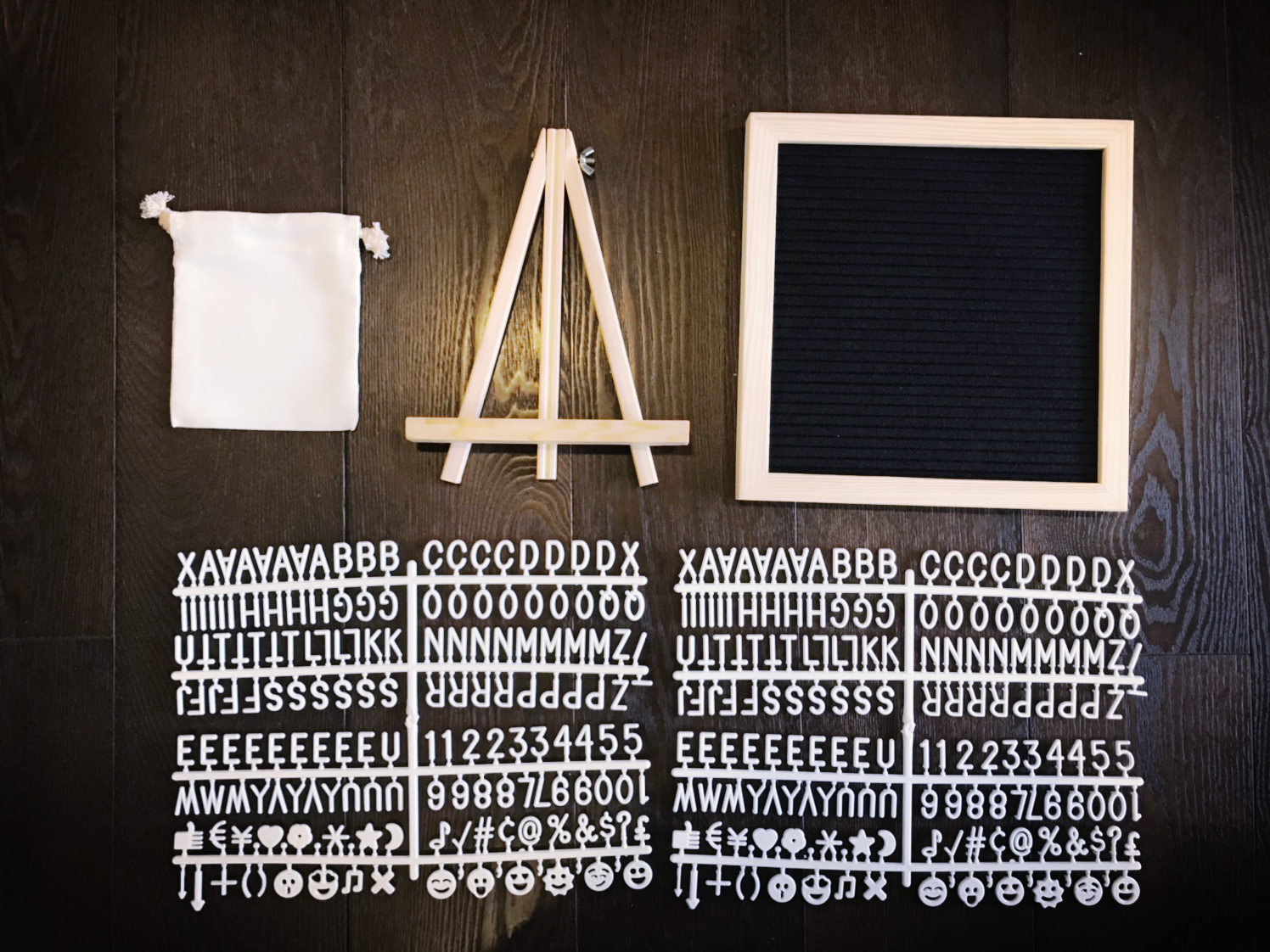 Chelston bikes - Felt Letter Board - 松木字母毛氈板-黑色-實木松木毛氈留言板x1,白色字母數字符號片x2,松木支架x1,字母收納袋x1