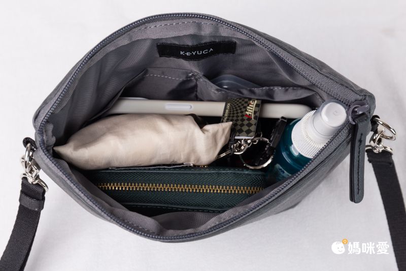 日本 KEYUCA - [撥水加工] 休閒輕量隨身側背包-氣質米 (21x5x16cm)