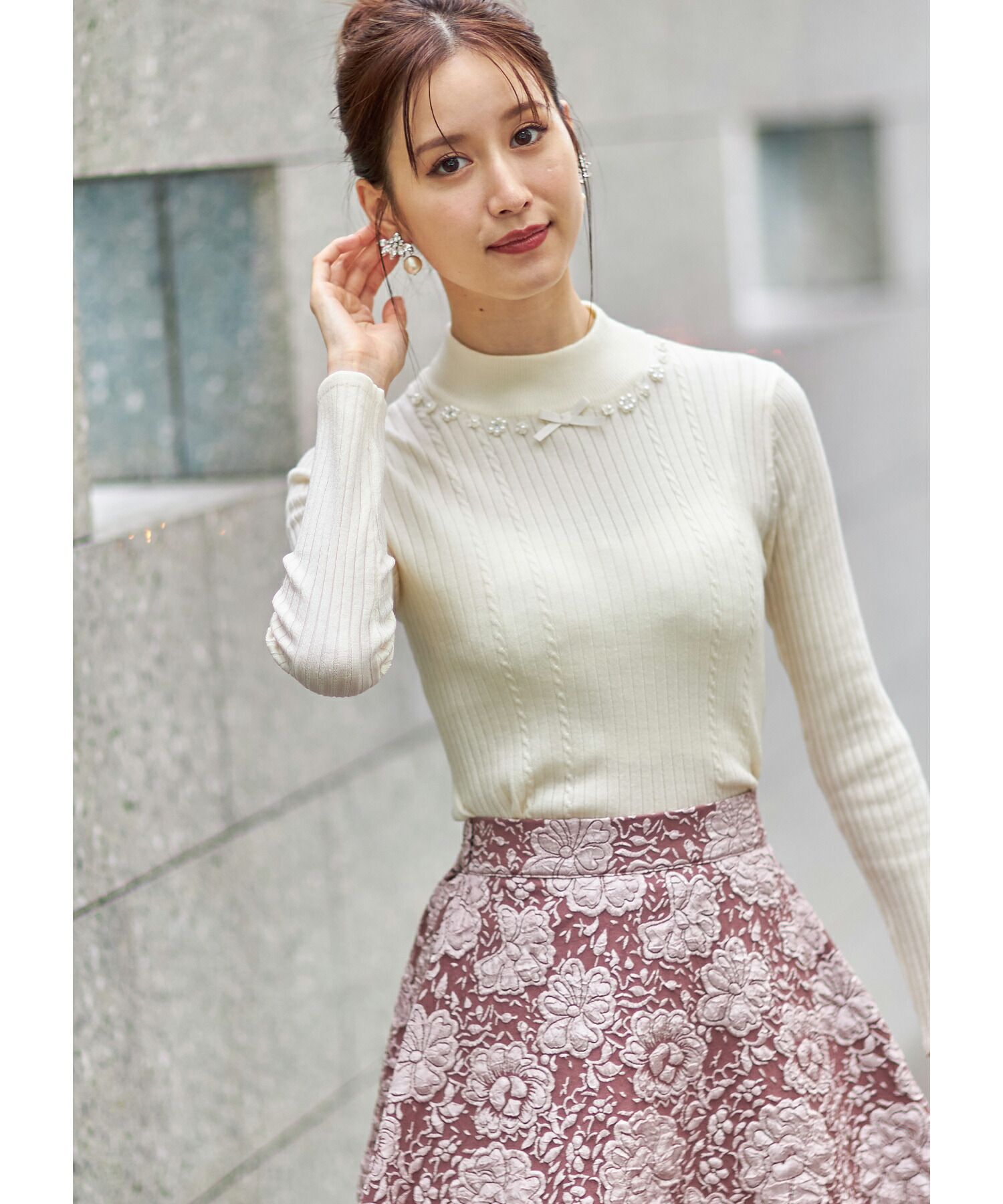 日本 tocco-closet - 氣質珍珠花朵針織上衣-奶油杏