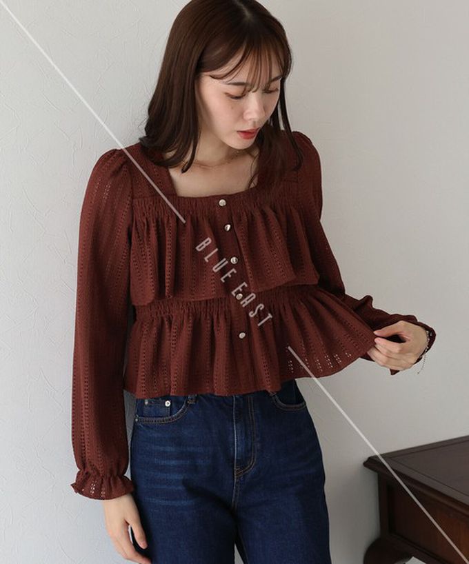 日本 BLUE EAST - 都會方領飄逸緹花層次長袖上衣-淺藍