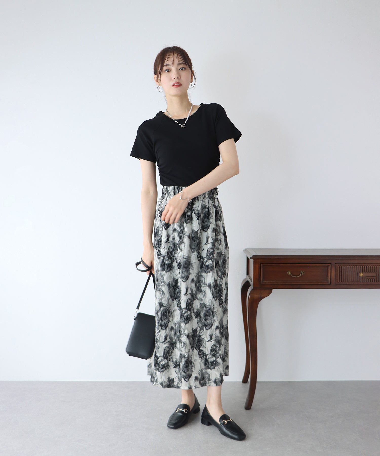 日本 BLUE EAST - 優美渲染修身長裙-黑