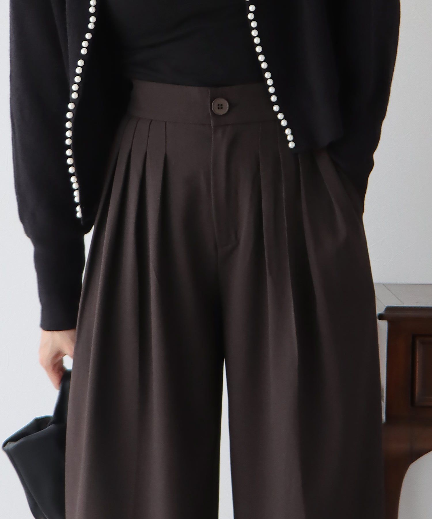 日本 BLUE EAST - 修長美腿打褶西裝褲-深棕