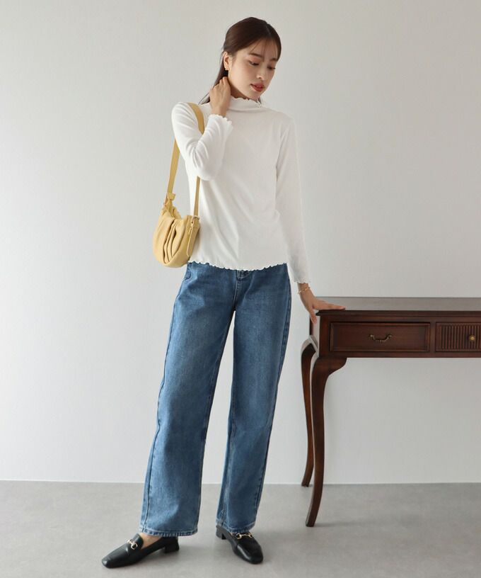 日本 BLUE EAST - 微立領木耳邊薄長袖上衣/打底衫-簡約白