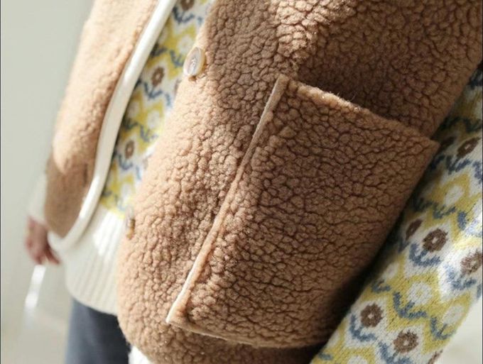 韓國 LANDING - 韓國製羊羔絨口袋背心-象牙白 (FREE)