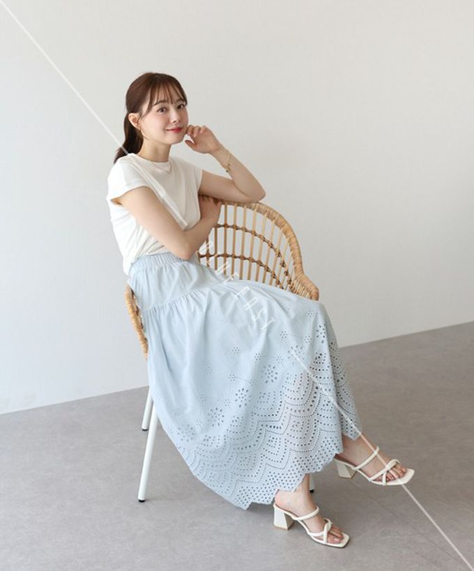 日本 BLUE EAST - 甜美雕花蕾絲下擺鬆緊長裙-水藍