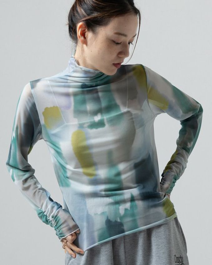 日本 gleam - 水彩畫風透膚皺摺高領長袖上衣-米棕x撞色系