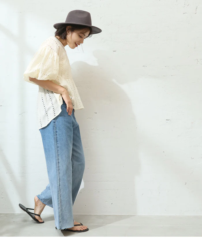 日本 COCA - 純棉鏤空裙擺泡泡袖上衣-米杏