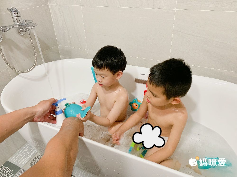 浴室秒變水上樂園【德國 Hape】戲水玩具，孩子愛上洗澡的魔法