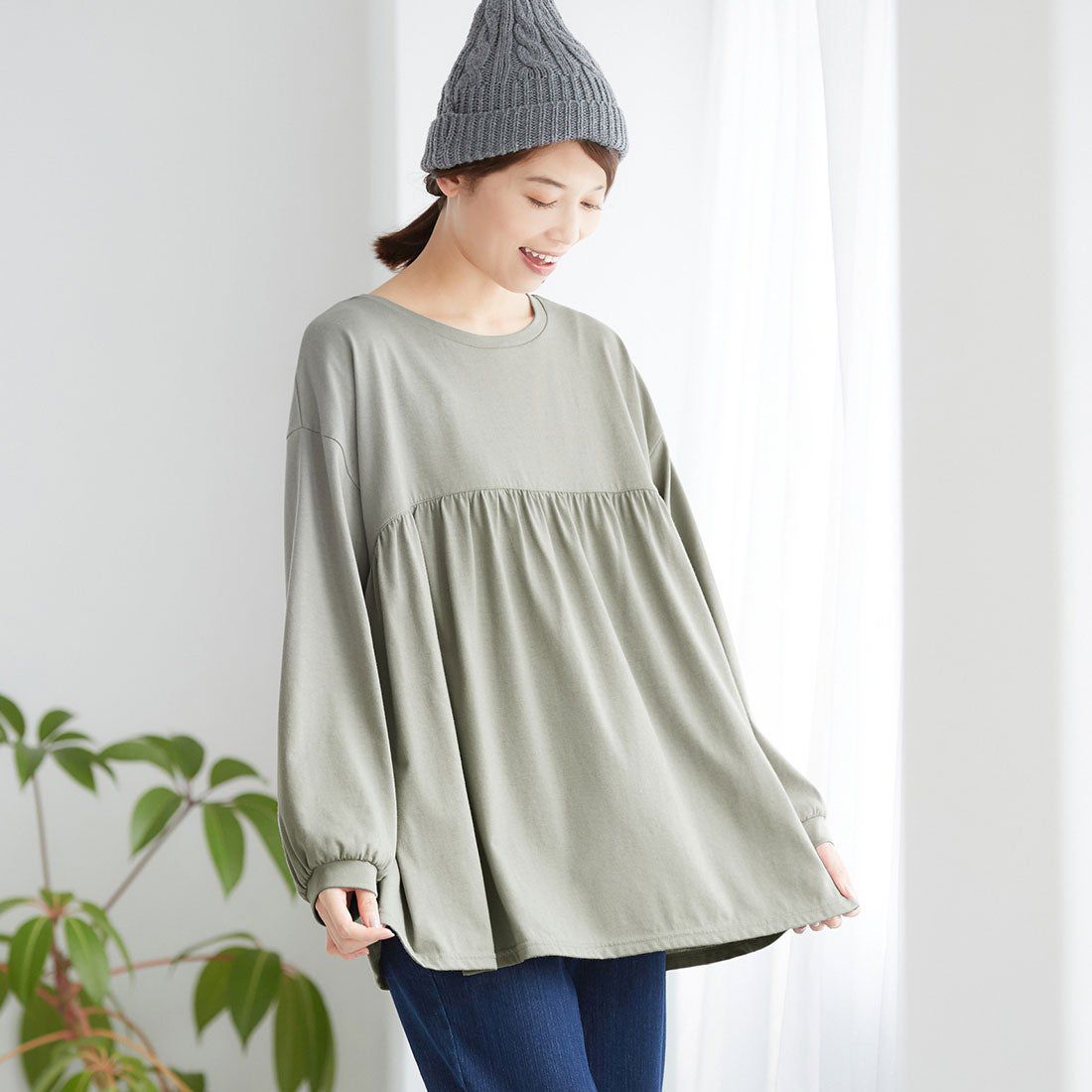 日本 BELLUNA - 垂墜感修身圓領長袖上衣-淺灰綠